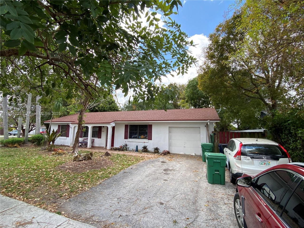 Real estate property located at 14902 65th Ter, Miami-dade, Westwind Lakes Sec 2, Miami, FL