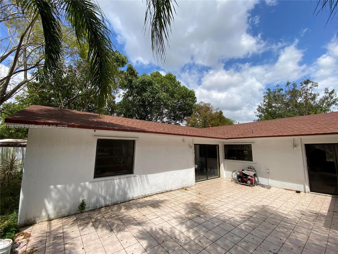 Real estate property located at 14902 65th Ter, Miami-dade, Westwind Lakes Sec 2, Miami, FL