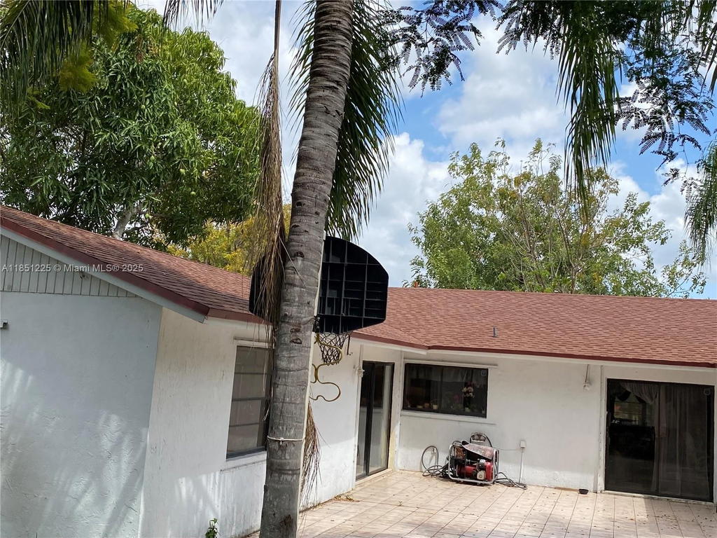 Real estate property located at 14902 65th Ter, Miami-dade, Westwind Lakes Sec 2, Miami, FL