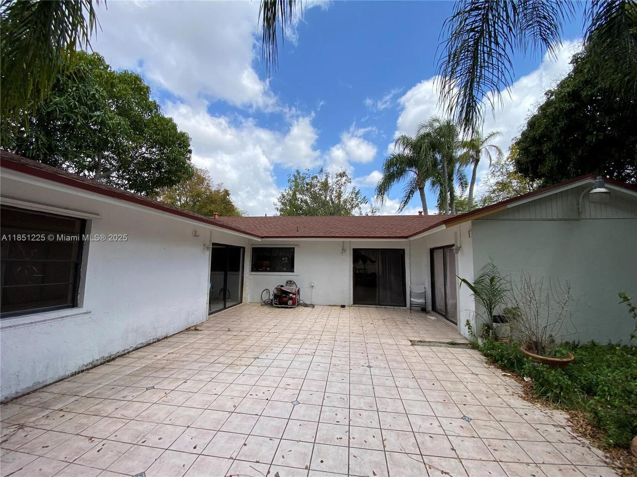 Real estate property located at 14902 65th Ter, Miami-dade, Westwind Lakes Sec 2, Miami, FL