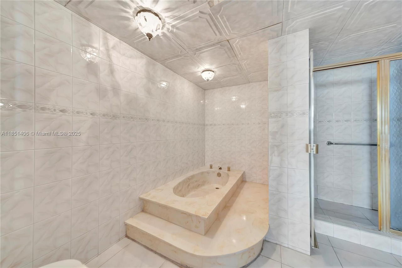 Real estate property located at 1833 Ocean Dr #511, Broward, Plaza Towers North Condo, Hallandale Beach, FL