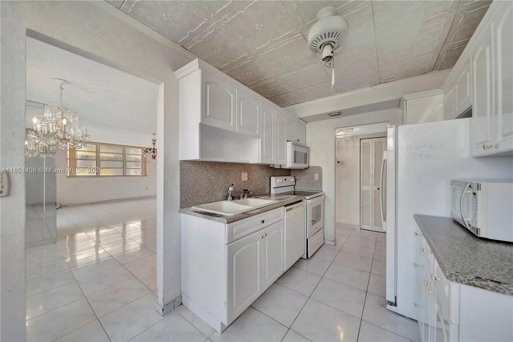 Real estate property located at 1833 Ocean Dr #511, Broward, Plaza Towers North Condo, Hallandale Beach, FL