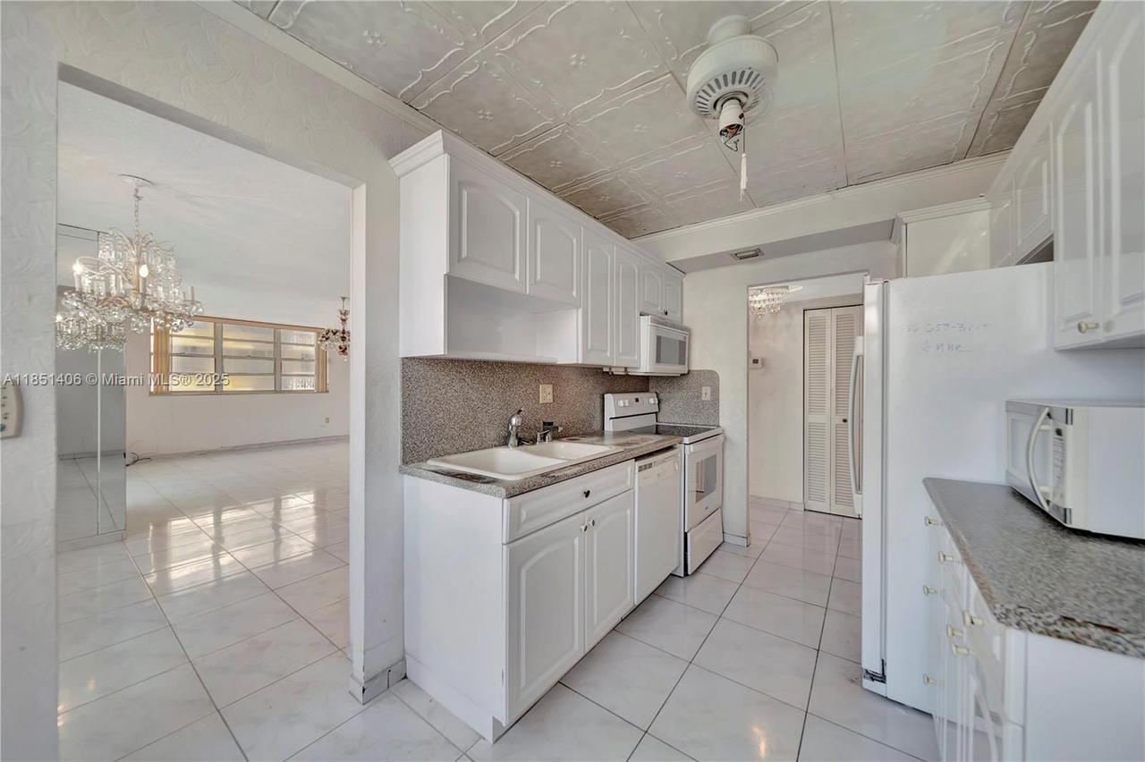 Real estate property located at 1833 Ocean Dr #511, Broward, Plaza Towers North Condo, Hallandale Beach, FL