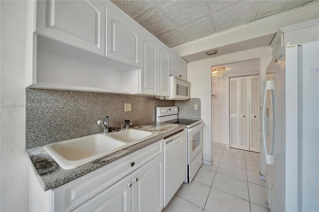 Real estate property located at 1833 Ocean Dr #511, Broward, Plaza Towers North Condo, Hallandale Beach, FL