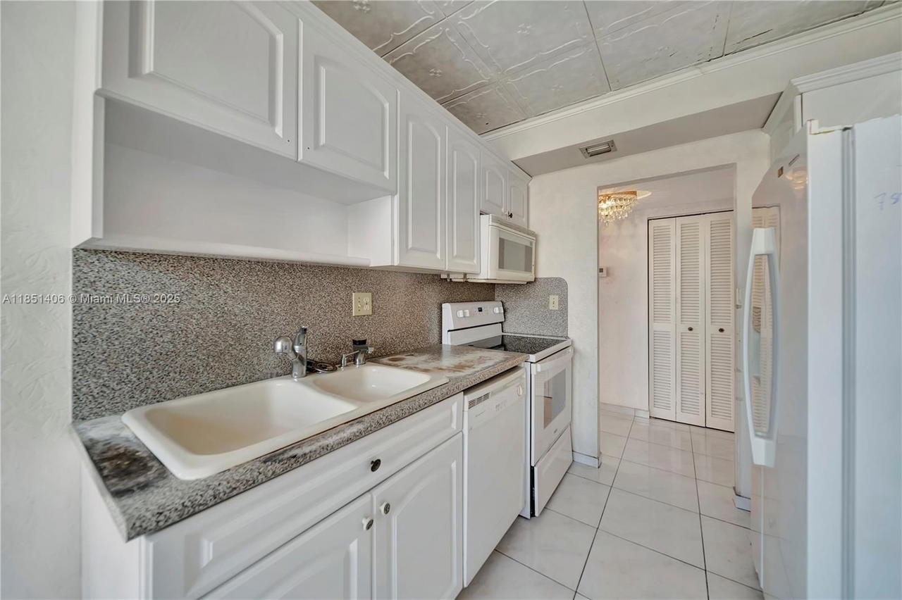 Real estate property located at 1833 Ocean Dr #511, Broward, Plaza Towers North Condo, Hallandale Beach, FL