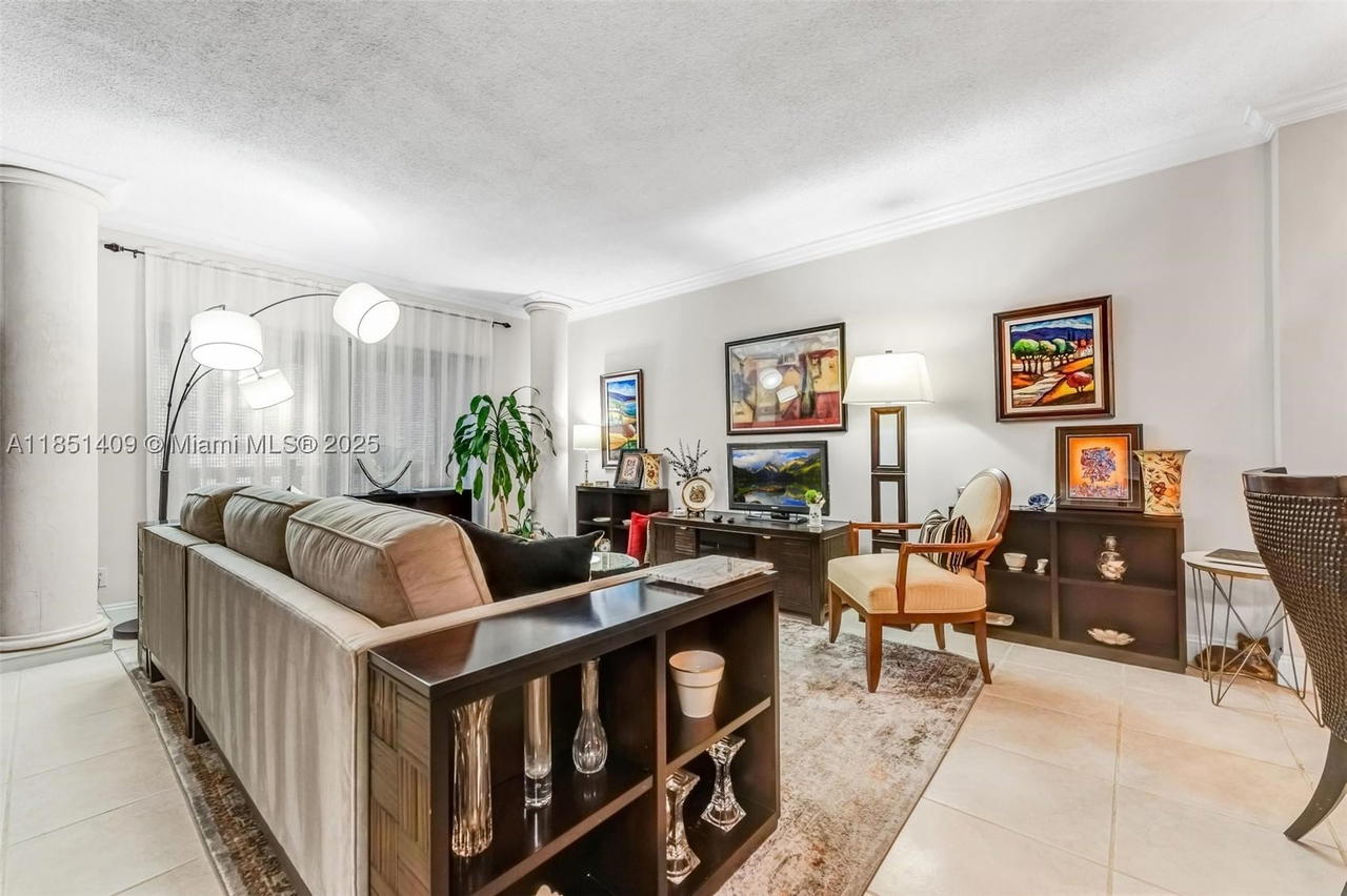 Real estate property located at 4330 Hillcrest Dr #516, Broward, Hillcrest East No 23 Cond, Hollywood, FL