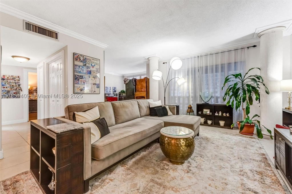 Real estate property located at 4330 Hillcrest Dr #516, Broward, Hillcrest East No 23 Cond, Hollywood, FL