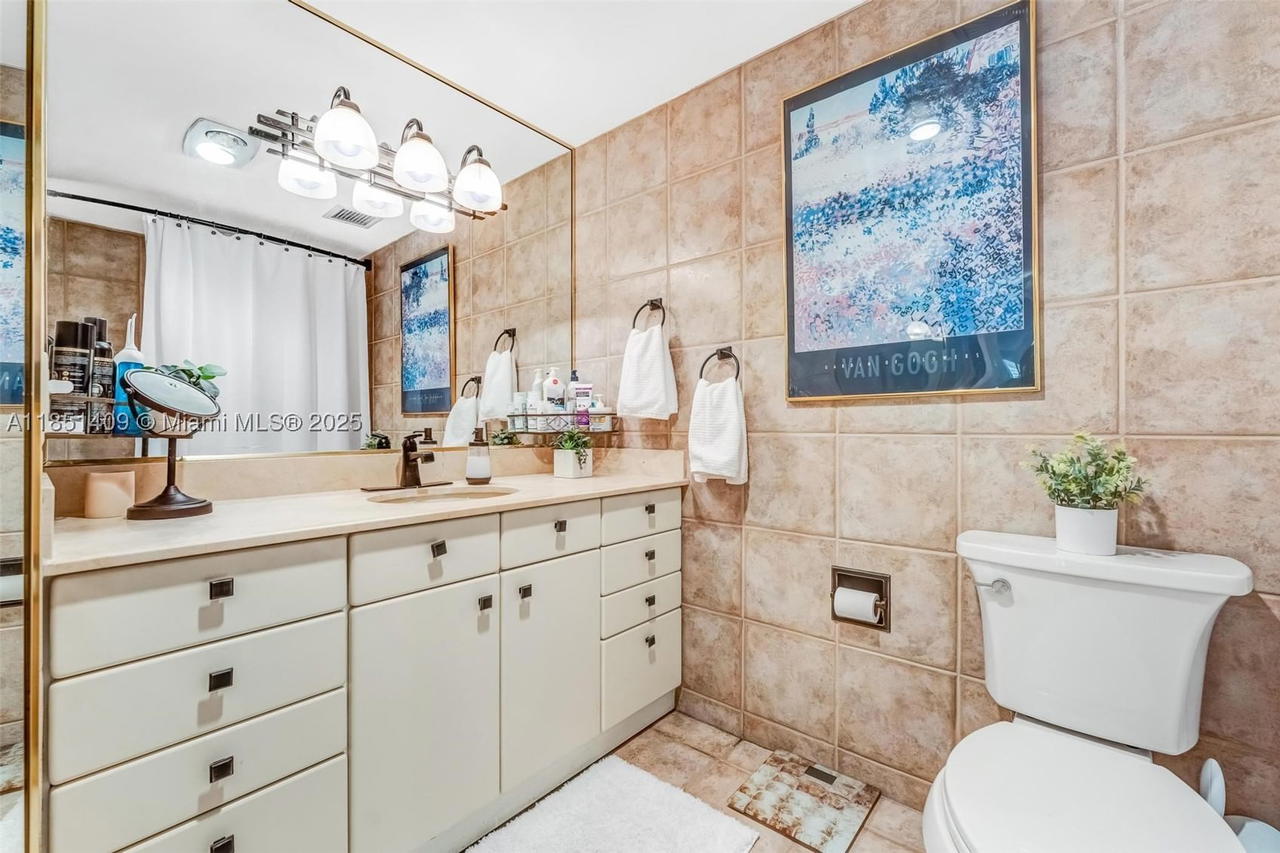Real estate property located at 4330 Hillcrest Dr #516, Broward, Hillcrest East No 23 Cond, Hollywood, FL