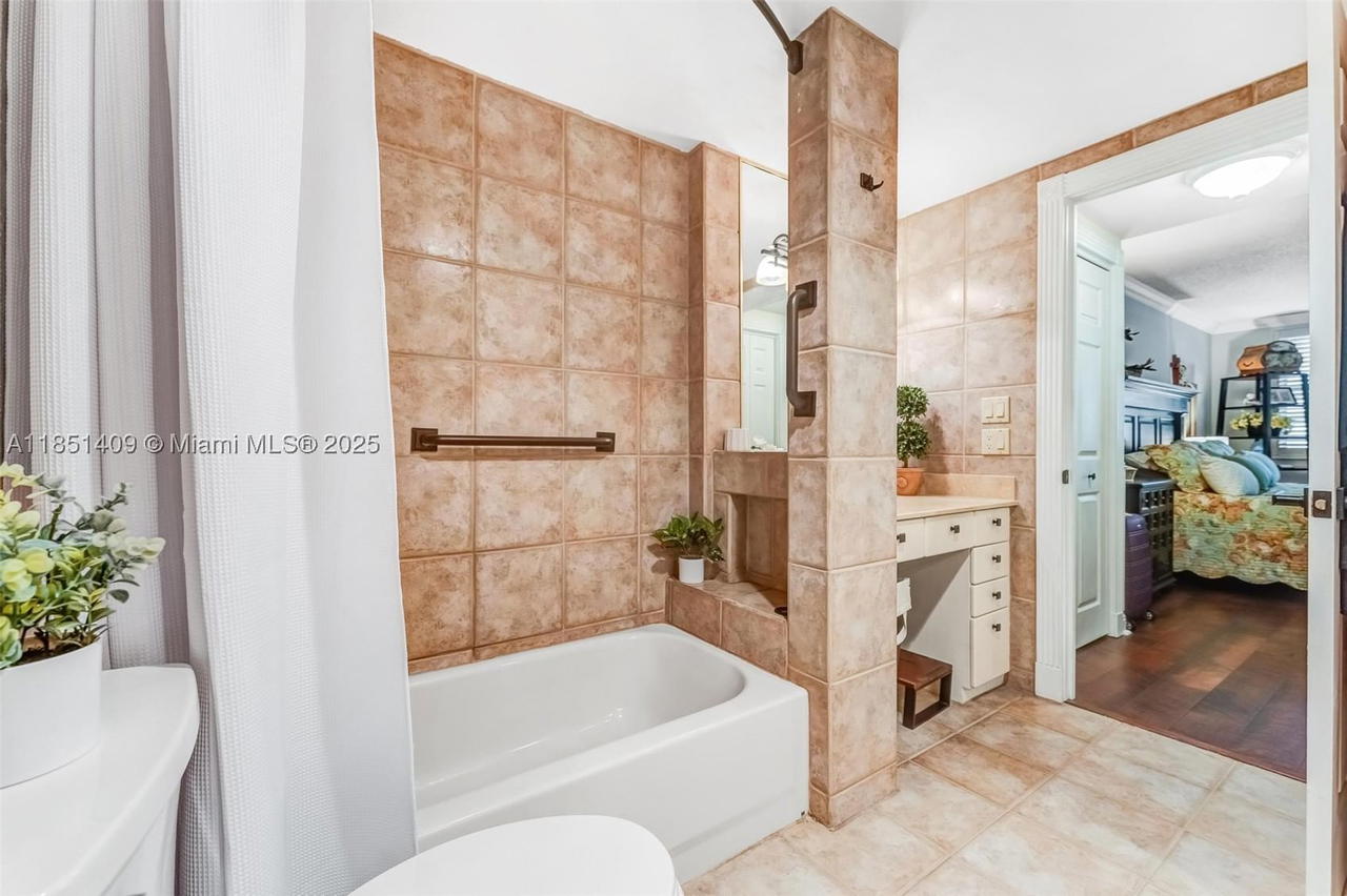 Real estate property located at 4330 Hillcrest Dr #516, Broward, Hillcrest East No 23 Cond, Hollywood, FL