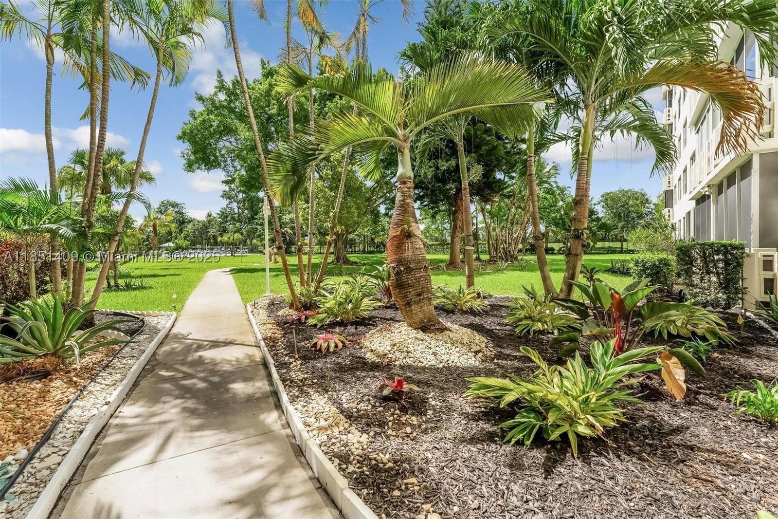 Real estate property located at 4330 Hillcrest Dr #516, Broward, Hillcrest East No 23 Cond, Hollywood, FL
