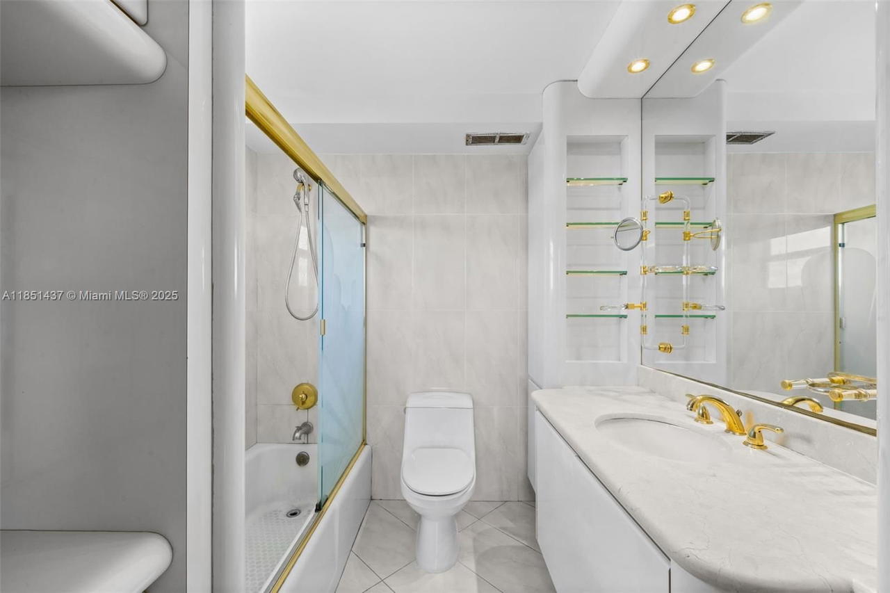 Real estate property located at 427 Golden Isles Dr #12D, Broward, Golden Horn South Condo, Hallandale Beach, FL