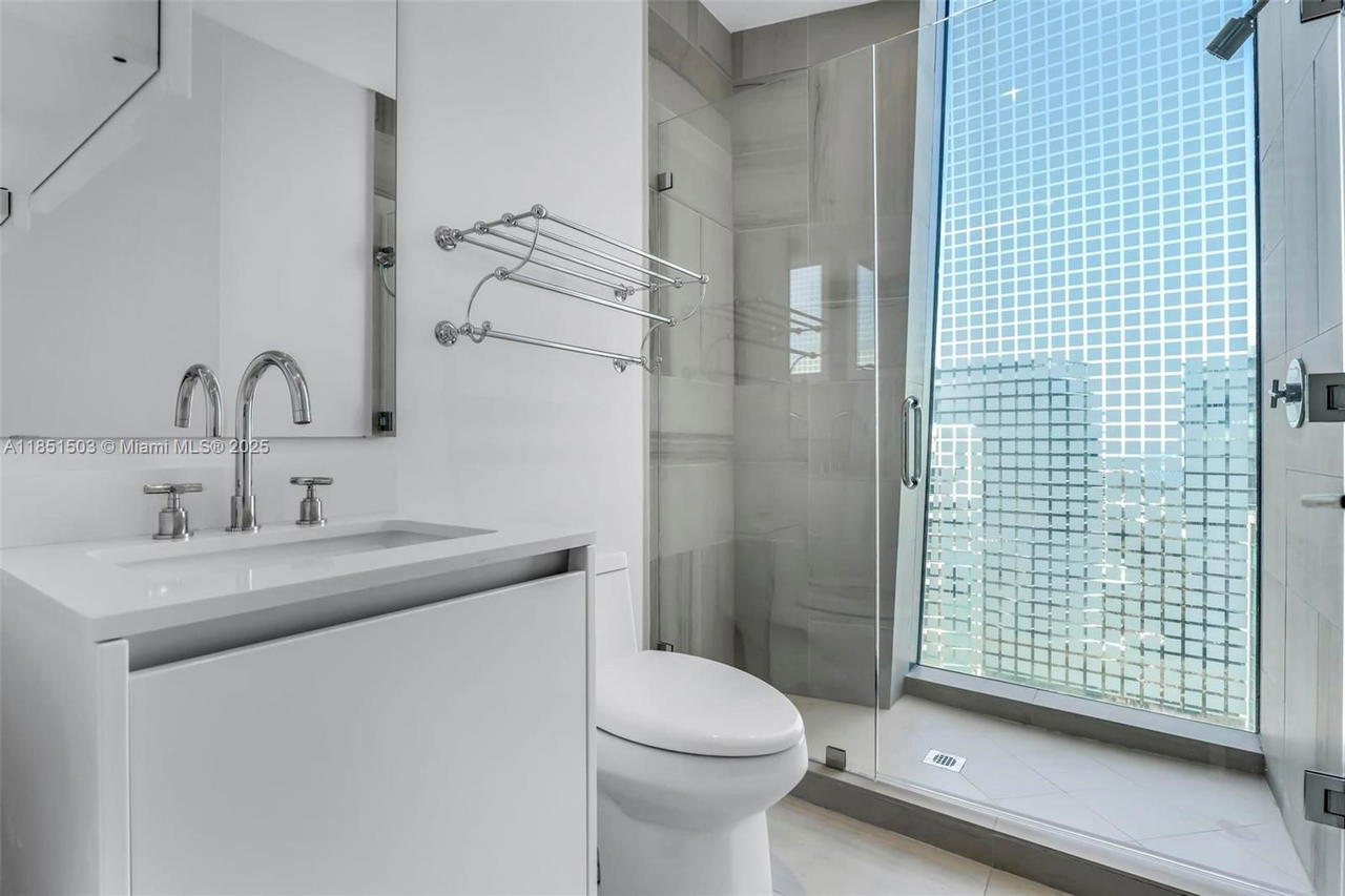 Real estate property located at 2831 Bayshore Dr #2204, Miami-dade, Club Residences At Park G, Miami, FL