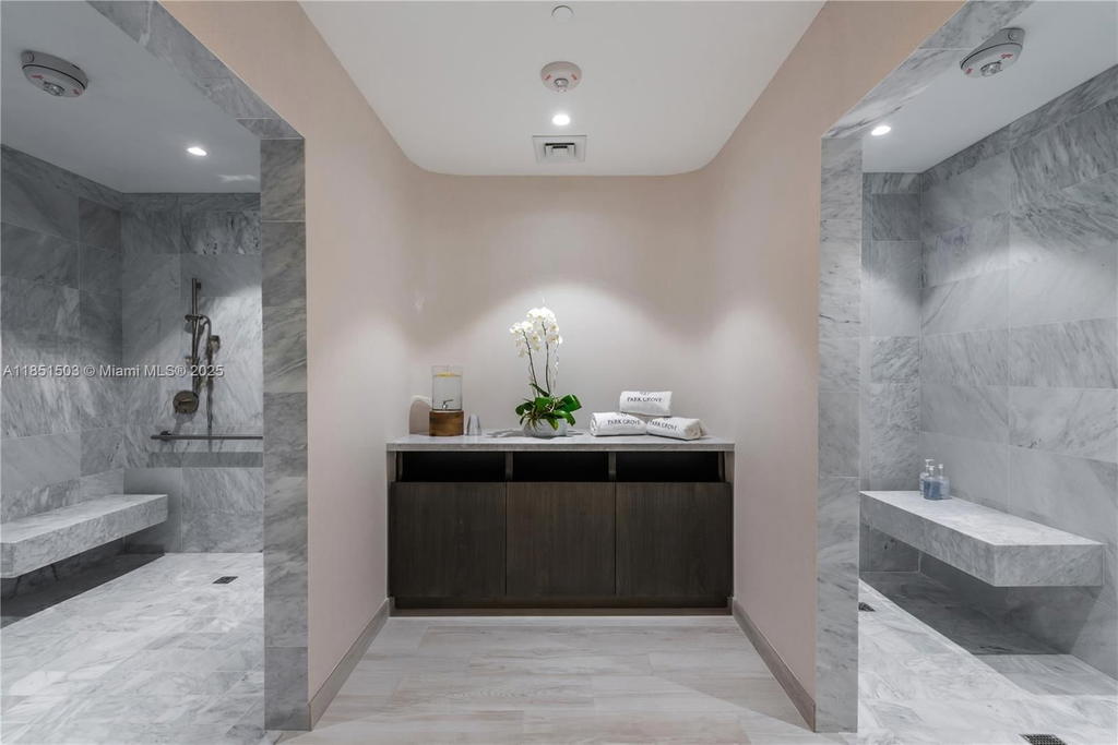 Real estate property located at 2831 Bayshore Dr #2204, Miami-dade, Club Residences At Park G, Miami, FL