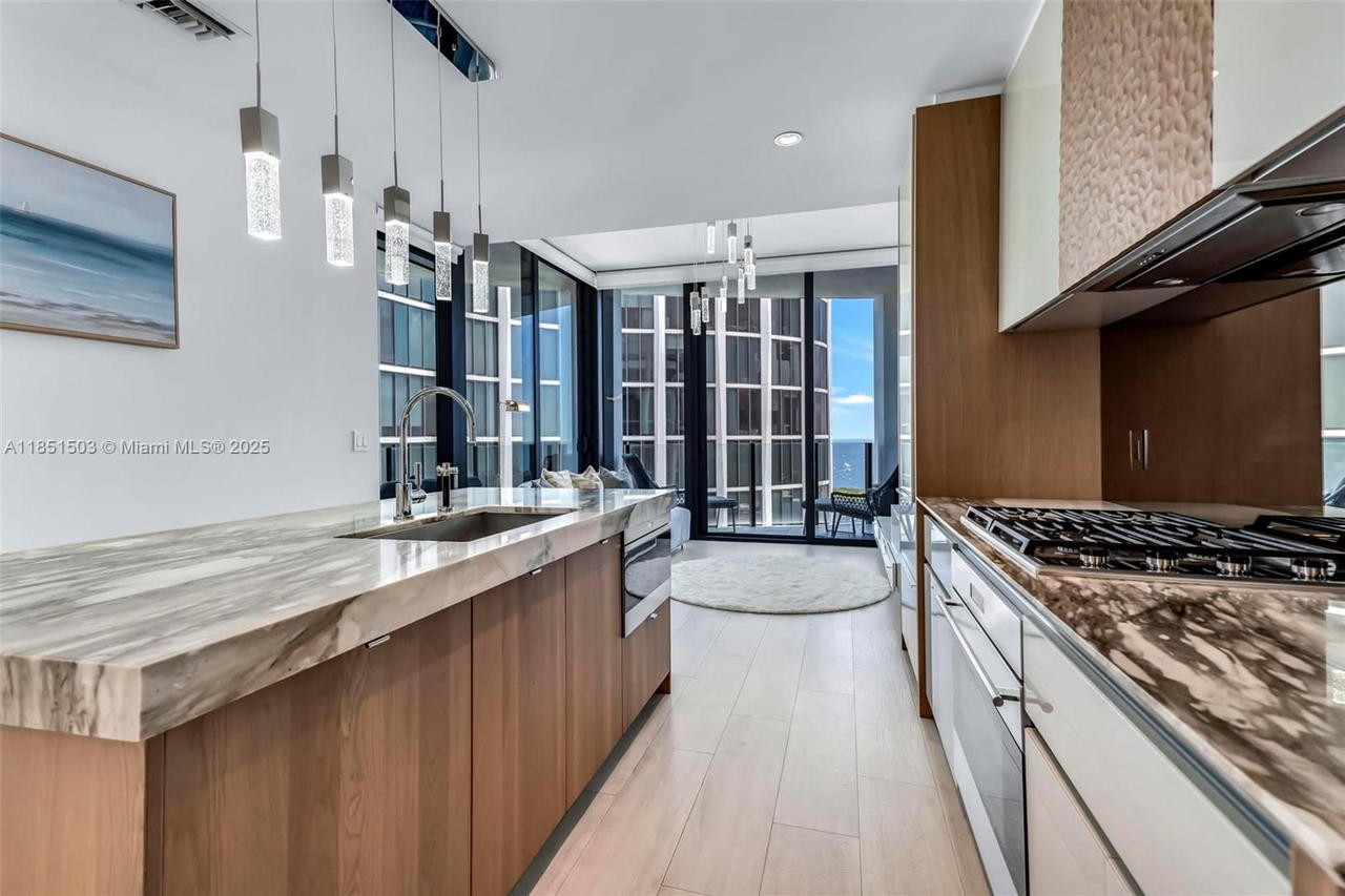Real estate property located at 2831 Bayshore Dr #2204, Miami-dade, Club Residences At Park G, Miami, FL