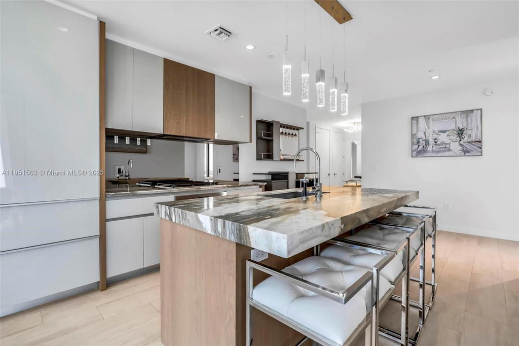 Real estate property located at 2831 Bayshore Dr #2204, Miami-dade, Club Residences At Park G, Miami, FL