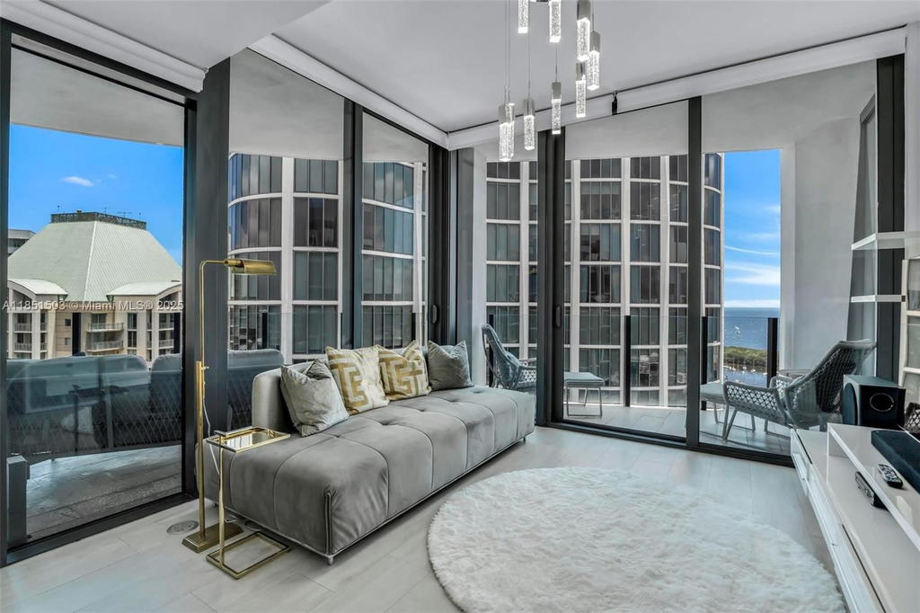 Real estate property located at 2831 Bayshore Dr #2204, Miami-dade, Club Residences At Park G, Miami, FL
