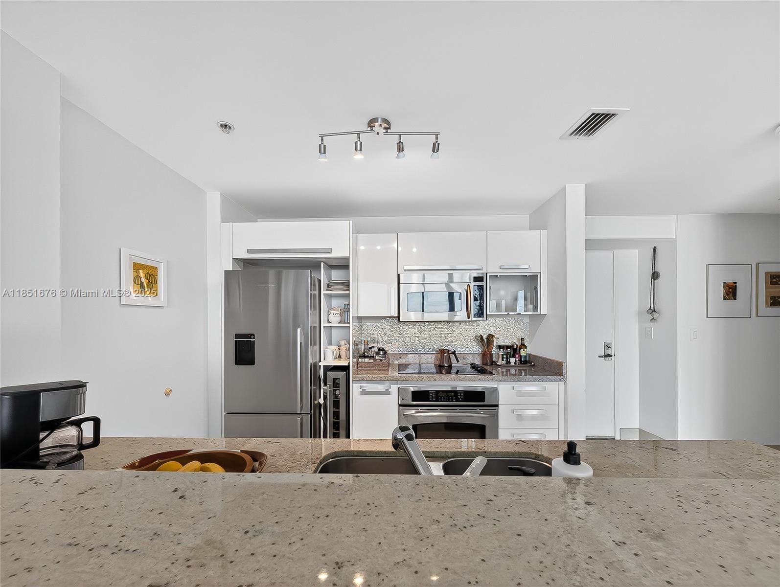 Real estate property located at 601 36th St #1711, Miami-dade, Blue Condo, Miami, FL