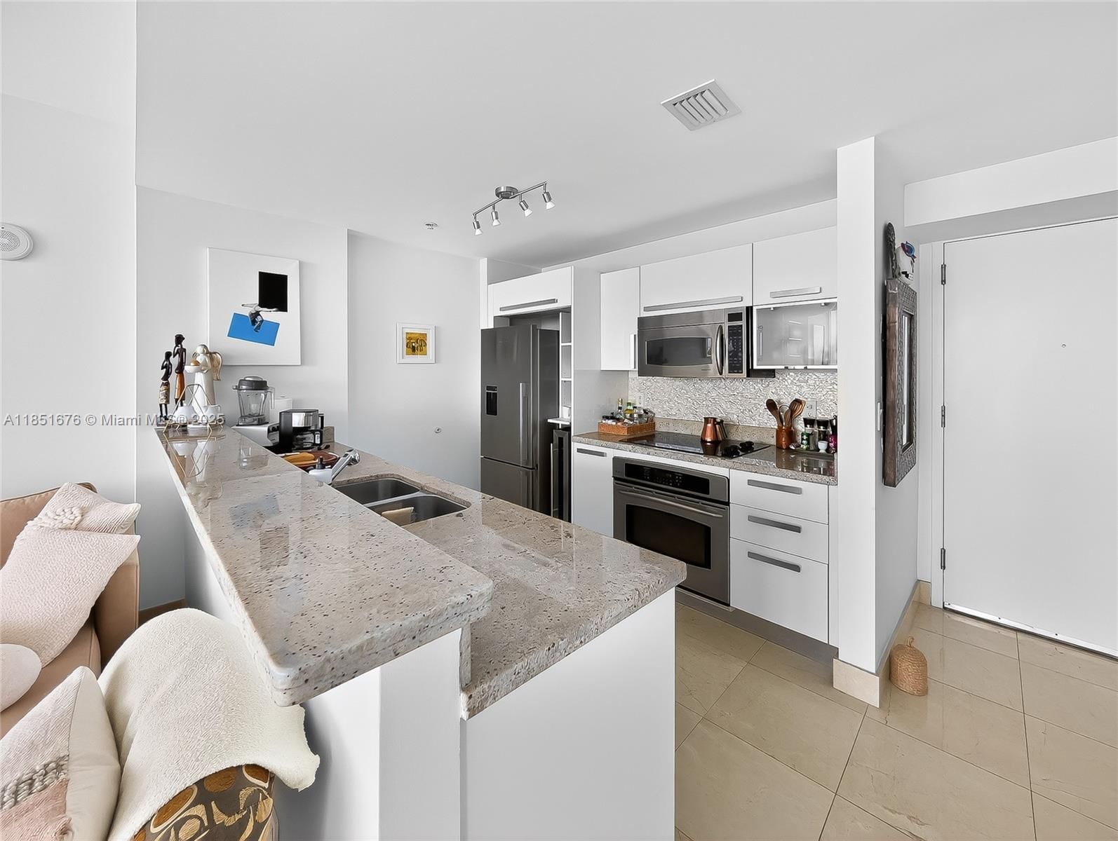 Real estate property located at 601 36th St #1711, Miami-dade, Blue Condo, Miami, FL