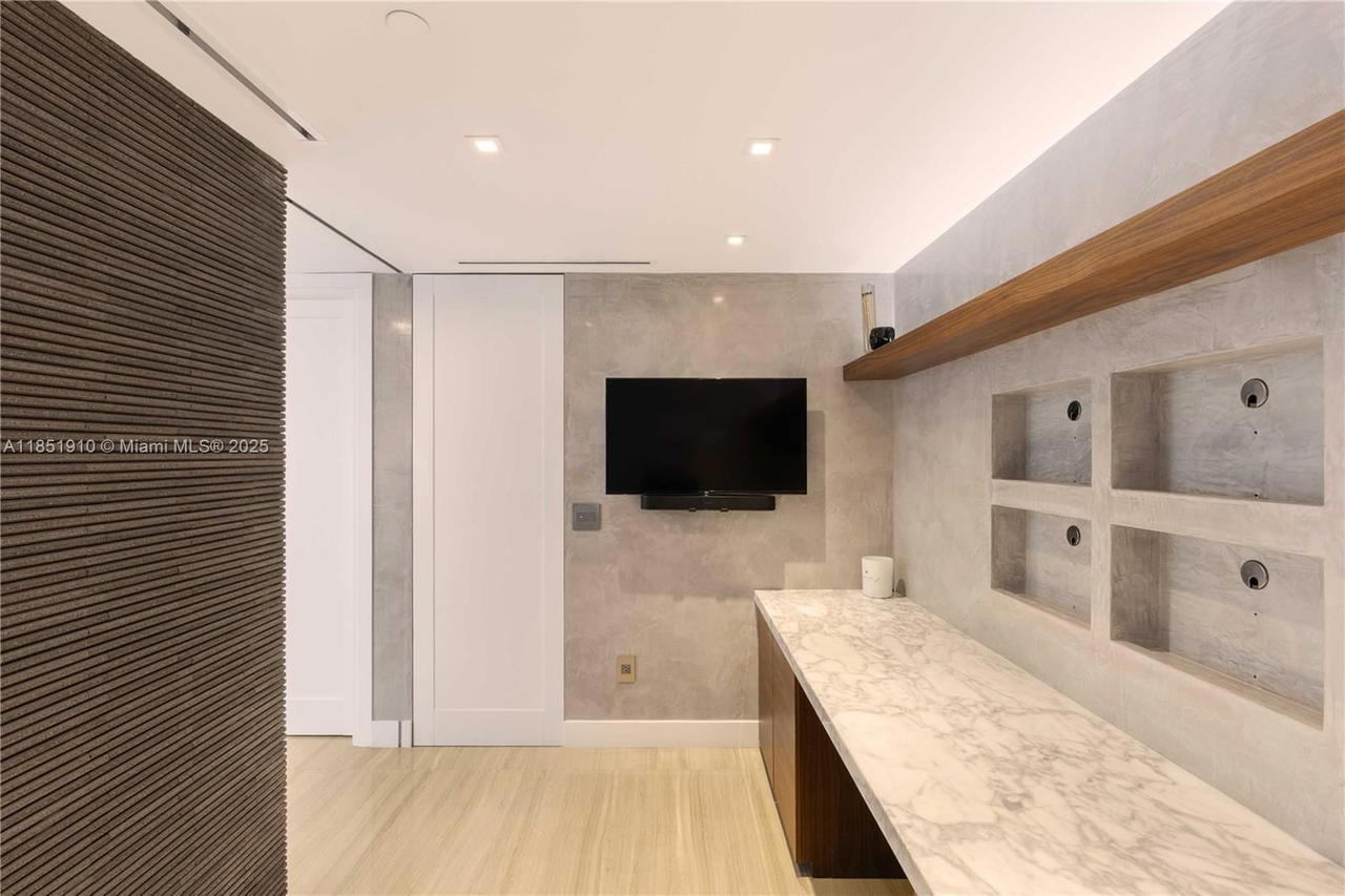 Real estate property located at 1331 Brickell Bay Dr #909, Miami-dade, Jade Residences At Bricke, Miami, FL