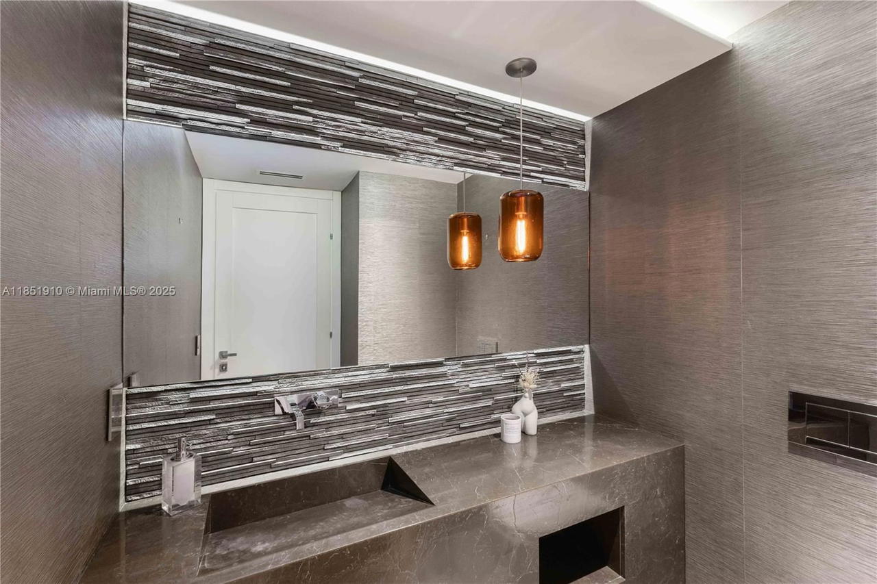 Real estate property located at 1331 Brickell Bay Dr #909, Miami-dade, Jade Residences At Bricke, Miami, FL