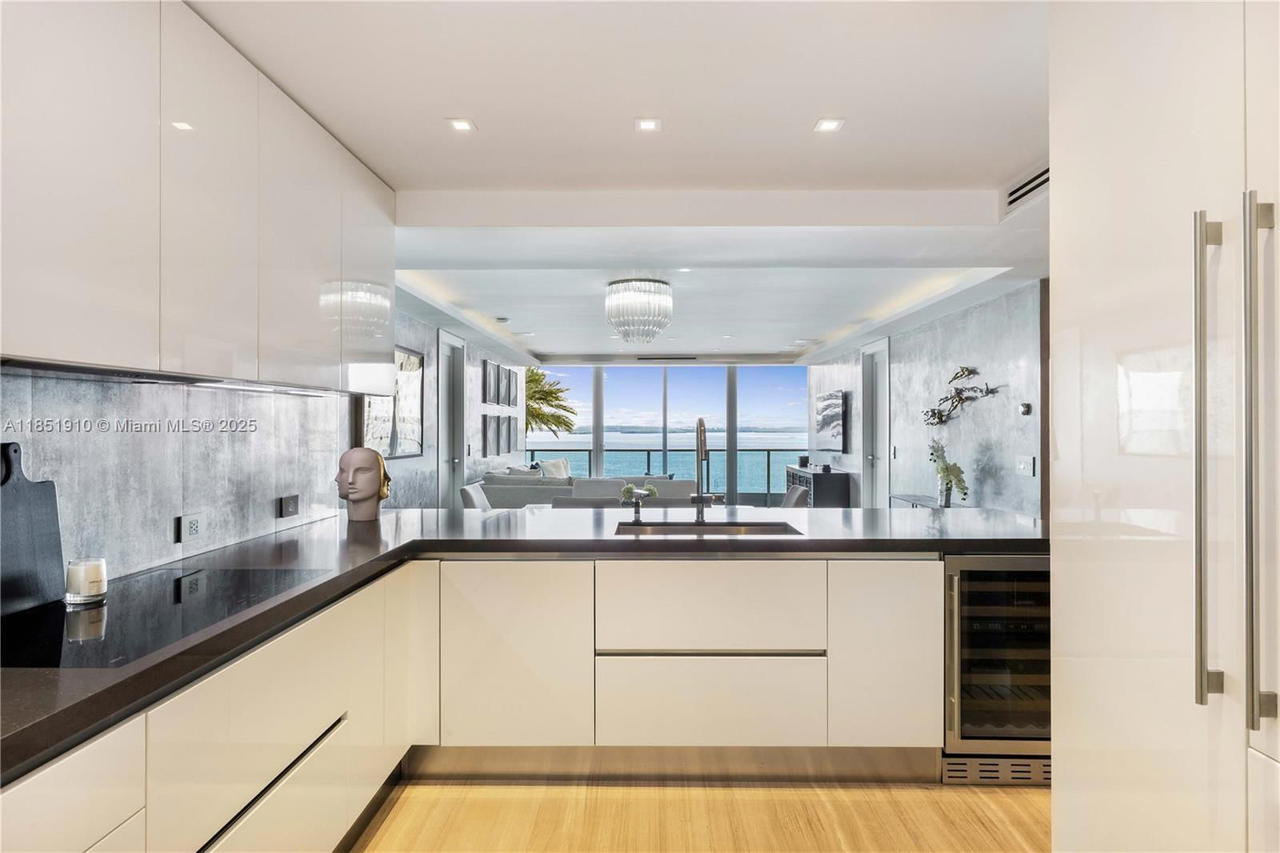 Real estate property located at 1331 Brickell Bay Dr #909, Miami-dade, Jade Residences At Bricke, Miami, FL