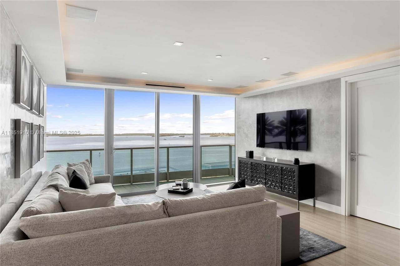 Real estate property located at 1331 Brickell Bay Dr #909, Miami-dade, Jade Residences At Bricke, Miami, FL
