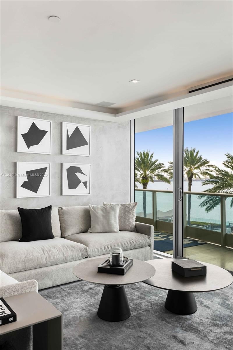 Real estate property located at 1331 Brickell Bay Dr #909, Miami-dade, Jade Residences At Bricke, Miami, FL