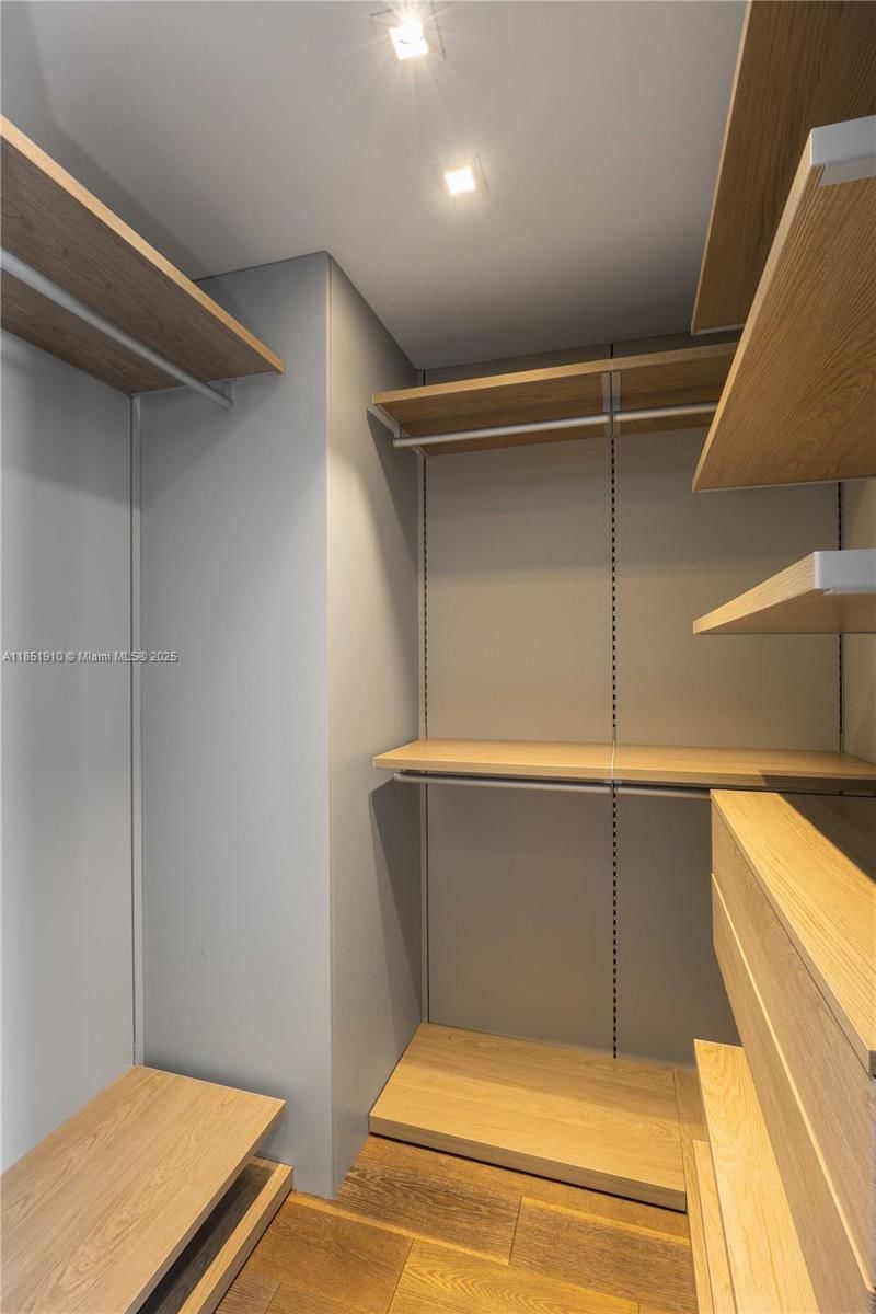 Real estate property located at 1331 Brickell Bay Dr #909, Miami-dade, Jade Residences At Bricke, Miami, FL
