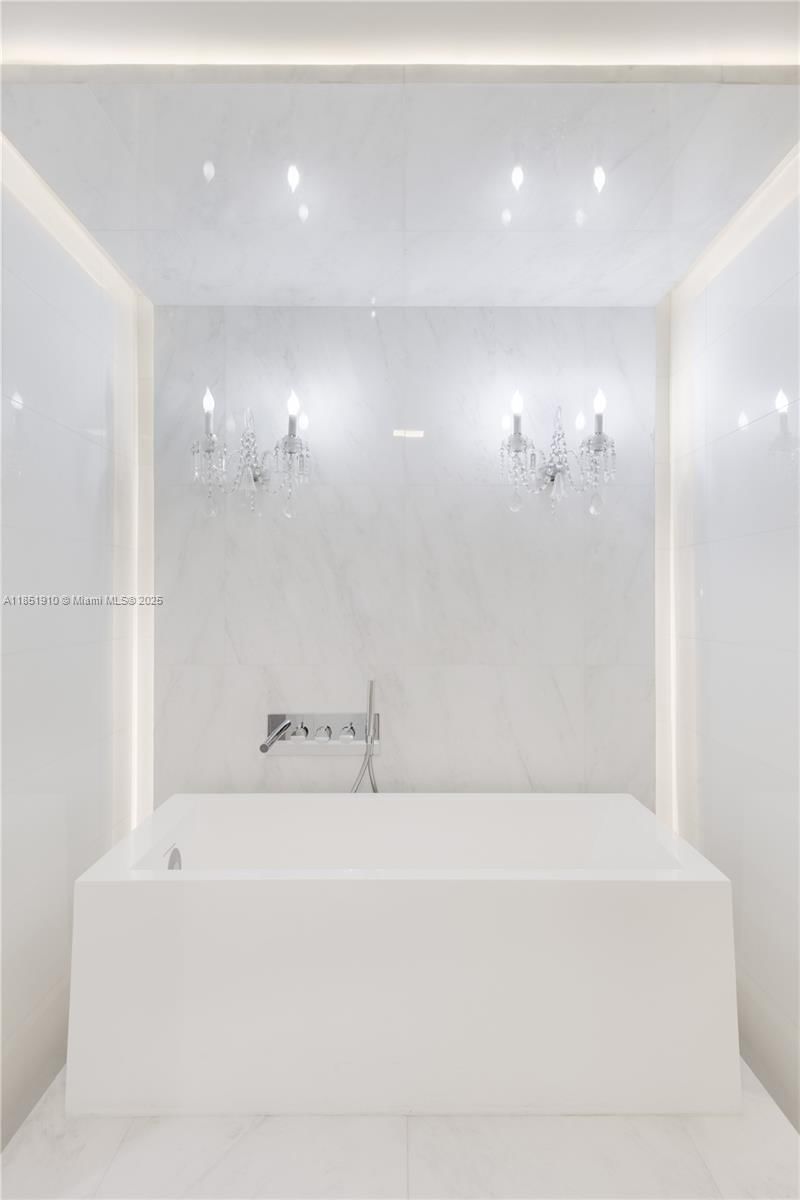 Real estate property located at 1331 Brickell Bay Dr #909, Miami-dade, Jade Residences At Bricke, Miami, FL