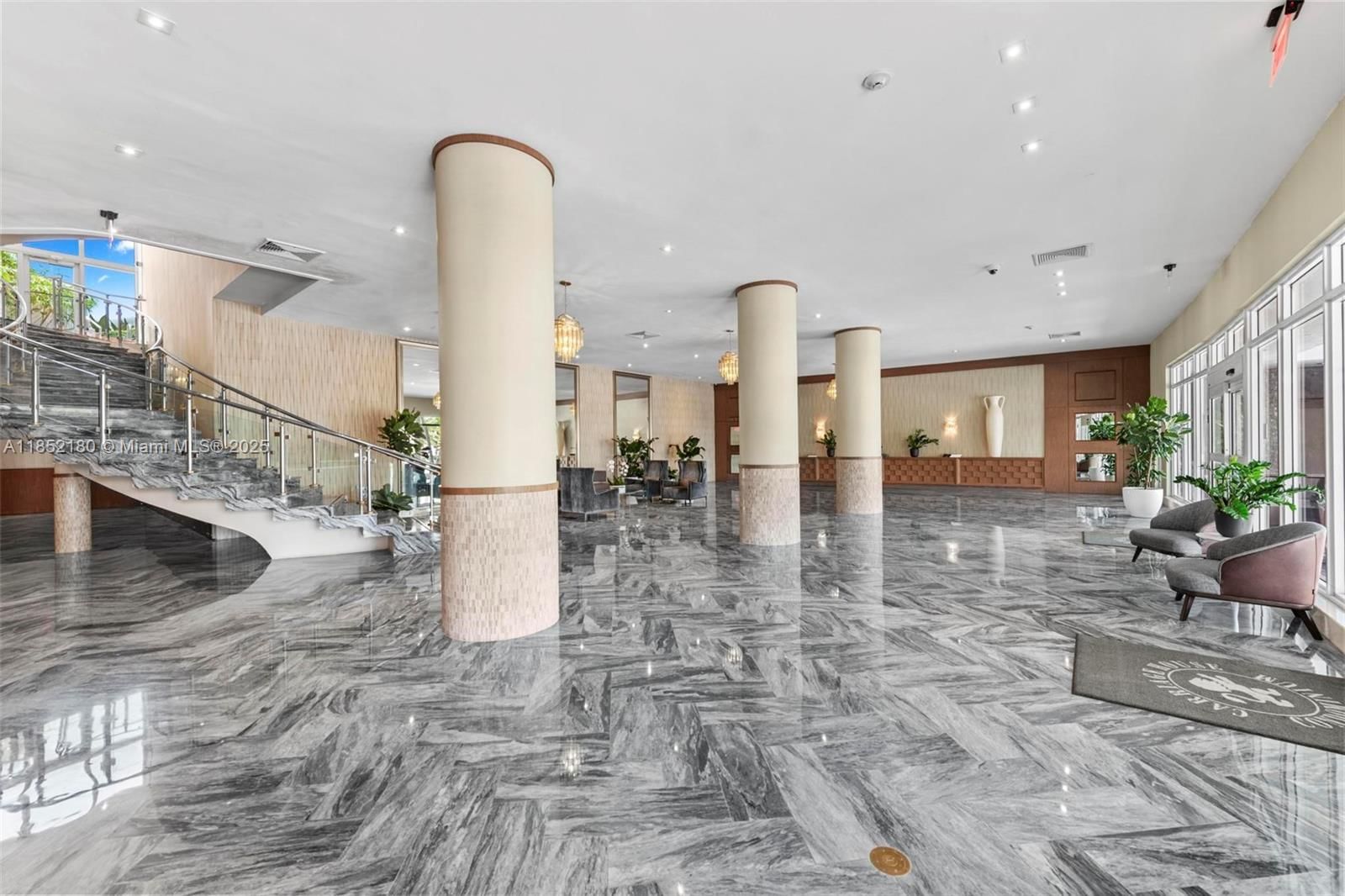 Real estate property located at 5401 Collins Ave #511, Miami-dade, The Carriage House Condo, Miami Beach, FL