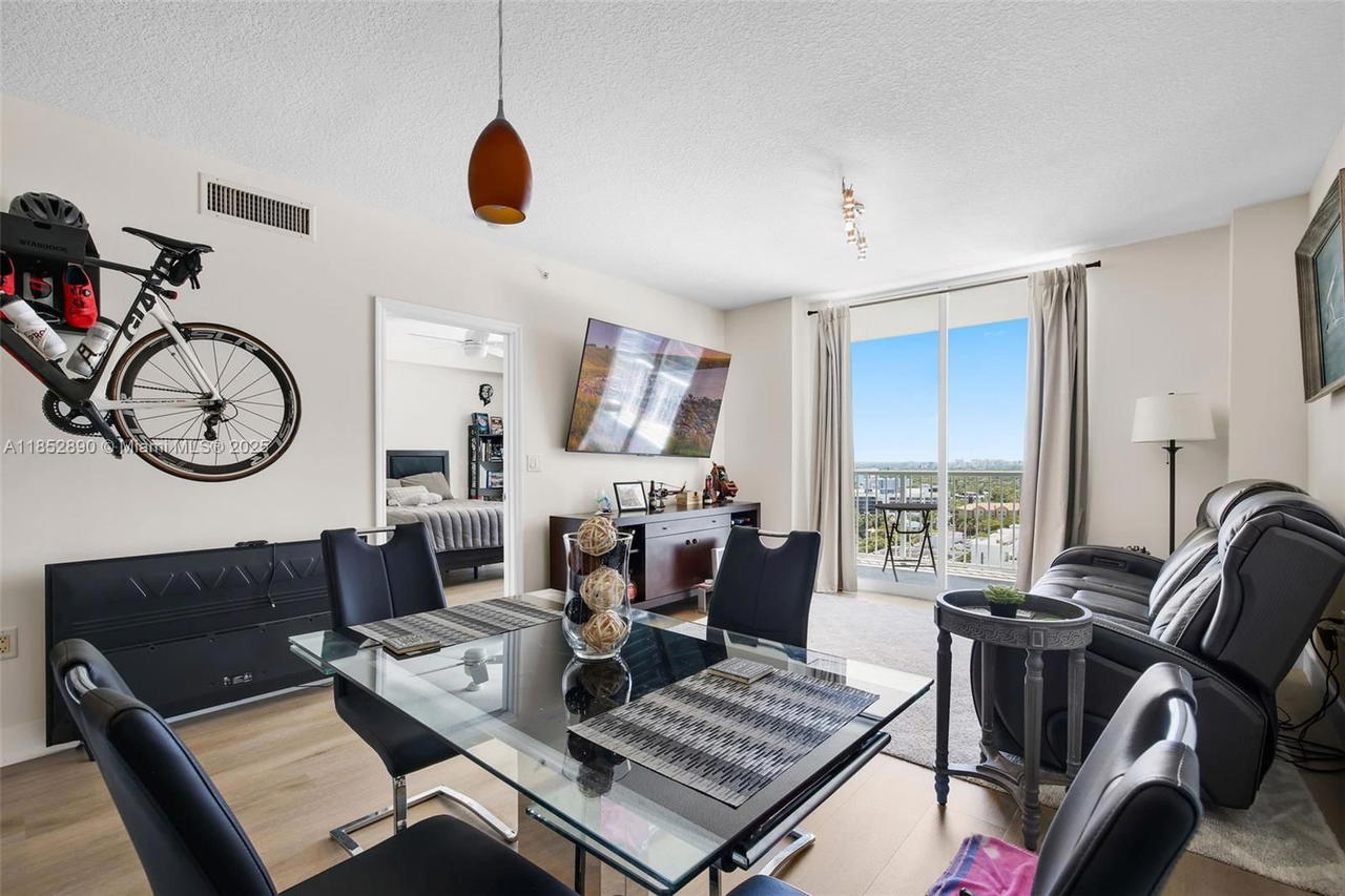 Real estate property located at 1250 Miami Ave #1911, Miami-dade, Vue At Brickell Condo, Miami, FL