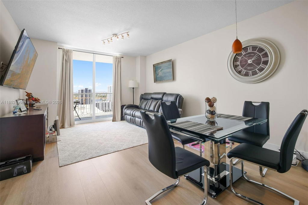 Real estate property located at 1250 Miami Ave #1911, Miami-dade, Vue At Brickell Condo, Miami, FL
