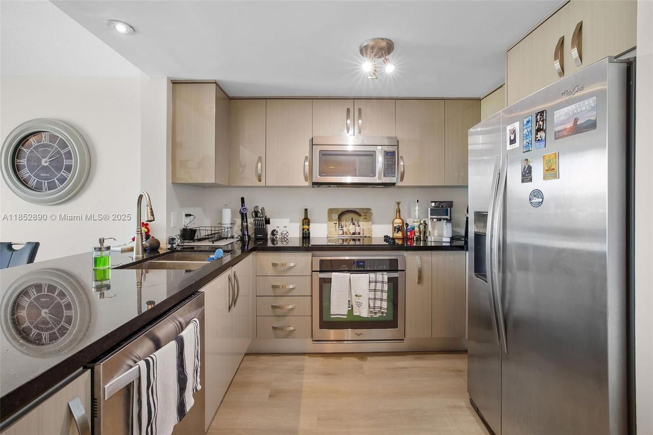 Real estate property located at 1250 Miami Ave #1911, Miami-dade, Vue At Brickell Condo, Miami, FL