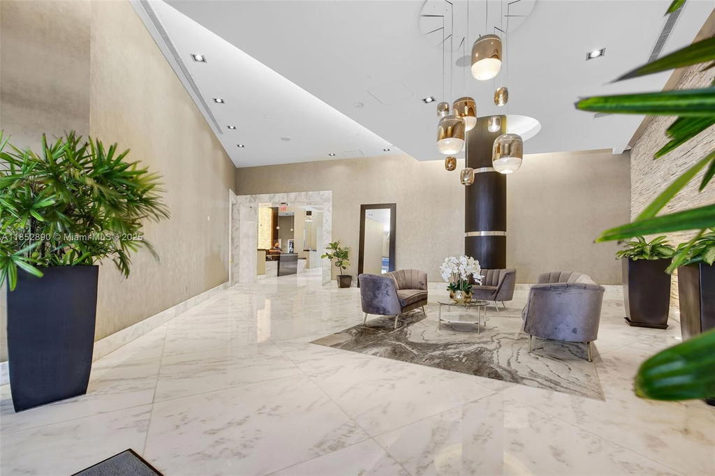 Real estate property located at 1250 Miami Ave #1911, Miami-dade, Vue At Brickell Condo, Miami, FL