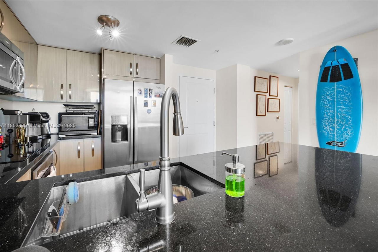Real estate property located at 1250 Miami Ave #1911, Miami-dade, Vue At Brickell Condo, Miami, FL