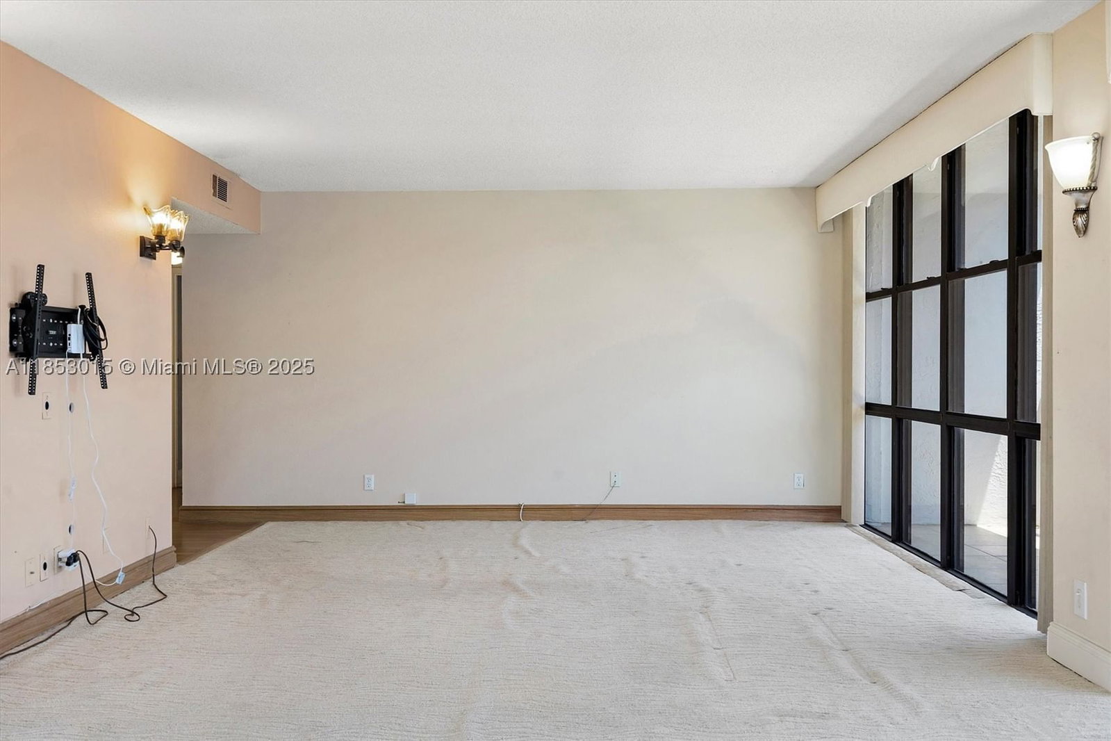 Real estate property located at 800 Parkview Dr #1030, Broward, Oceanview Park Condo, Hallandale Beach, FL