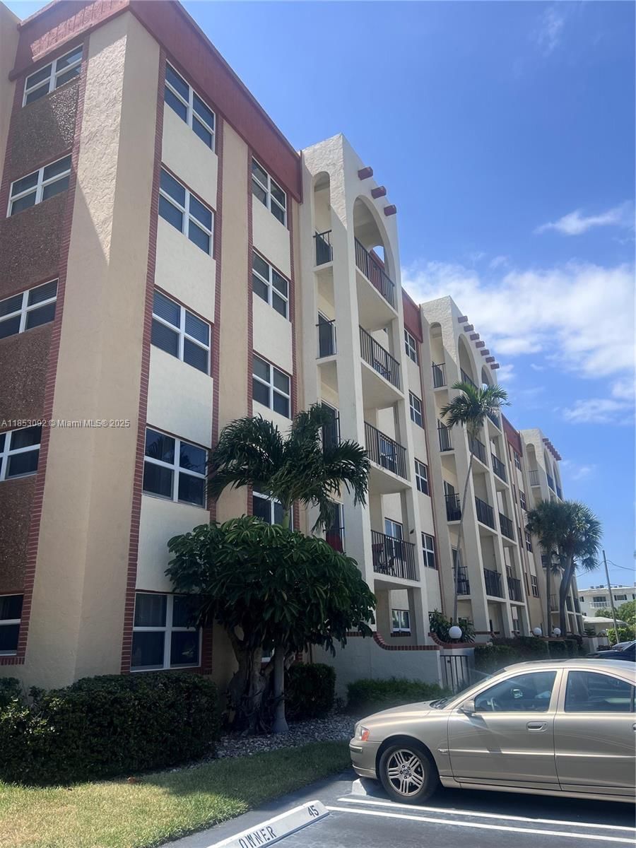 Real estate property located at 400 Riverside Dr #106, Broward, Lado Del Rio Condo, Pompano Beach, FL