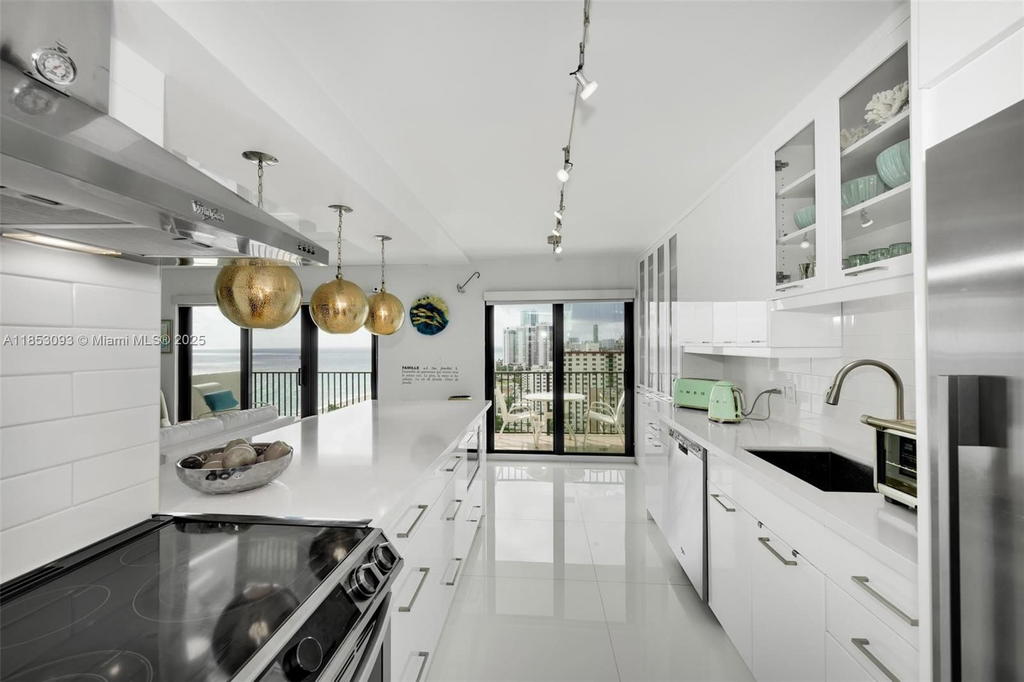 Real estate property located at 1201 Ocean Dr #1904S, Broward, Summit Condo, Hollywood, FL