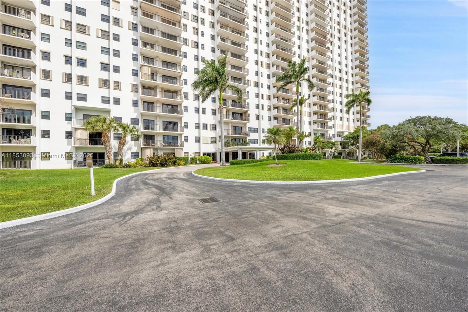 Real estate property located at 1201 Ocean Dr #1904S, Broward, Summit Condo, Hollywood, FL
