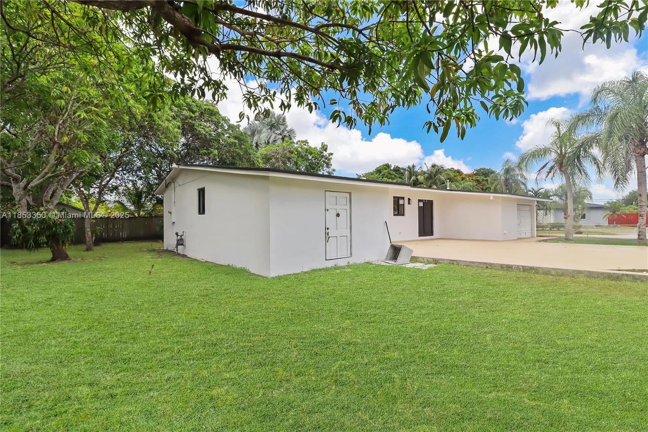 Real estate property located at 9781 159th St, Miami-dade, Palmetto Country Club Est, Miami, FL