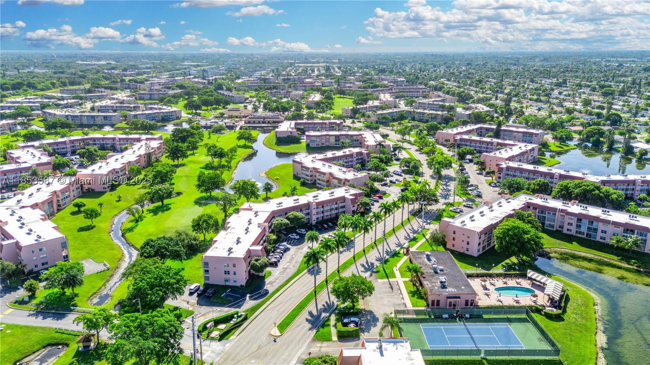 Real estate property located at 9461 Sunrise Lakes Blvd #207, Broward, Sunrise Lakes 134 Condo, Sunrise, FL