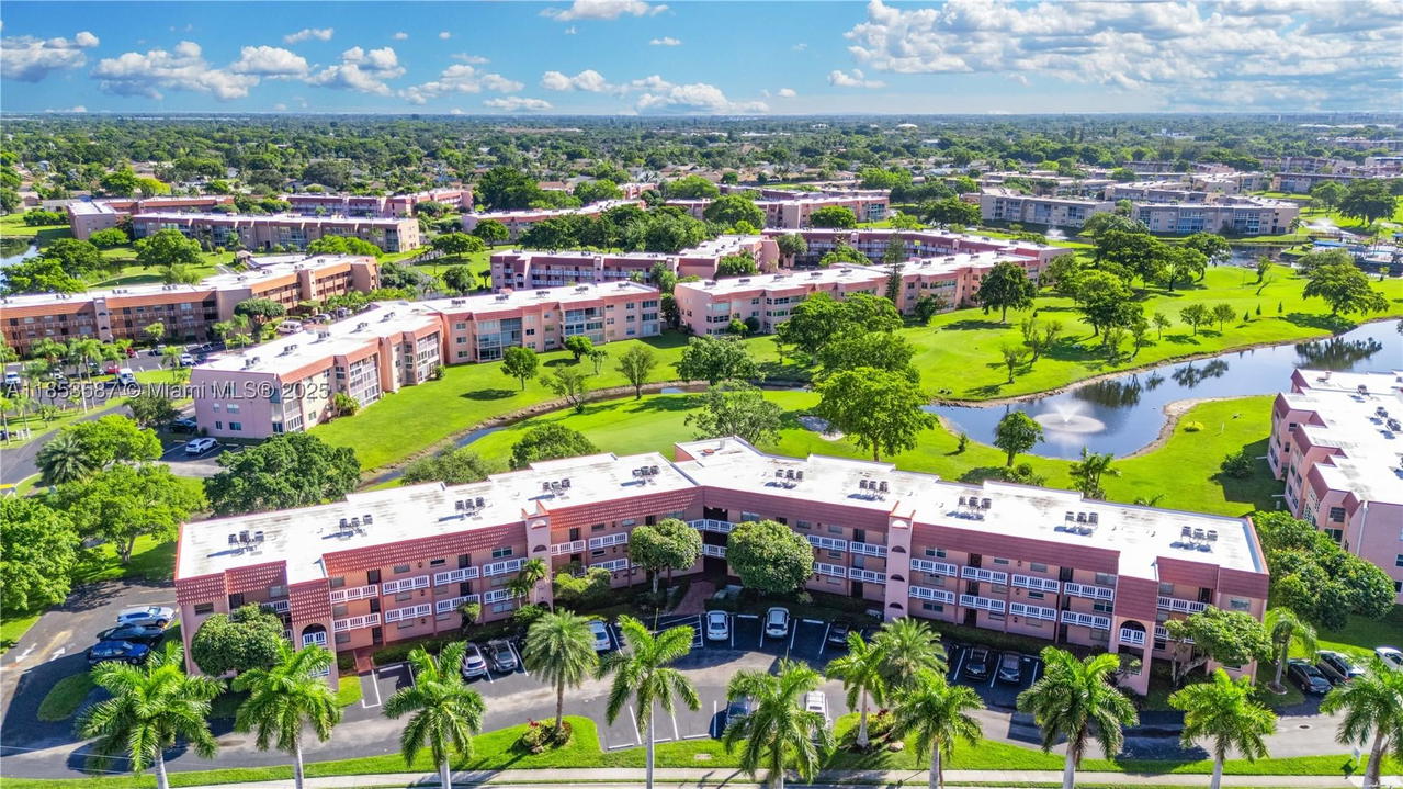 Real estate property located at 9461 Sunrise Lakes Blvd #207, Broward, Sunrise Lakes 134 Condo, Sunrise, FL