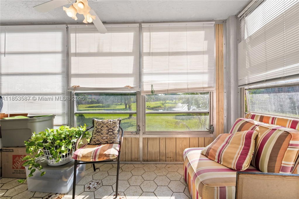 Real estate property located at 9461 Sunrise Lakes Blvd #207, Broward, Sunrise Lakes 134 Condo, Sunrise, FL