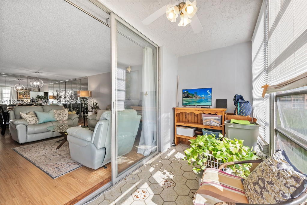 Real estate property located at 9461 Sunrise Lakes Blvd #207, Broward, Sunrise Lakes 134 Condo, Sunrise, FL
