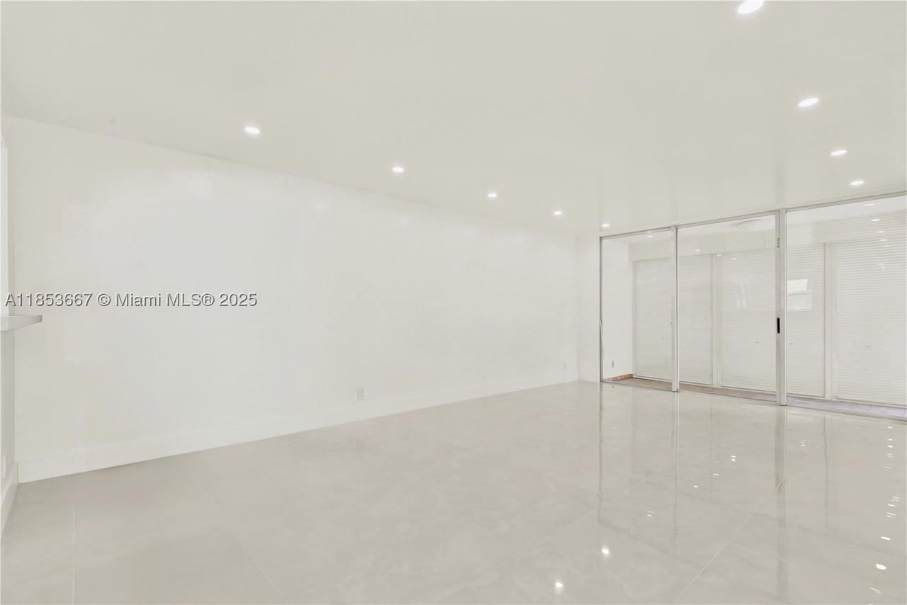 Real estate property located at 8320 Sands Point Blvd M107, Broward, Sands Point Condominium I, Tamarac, FL