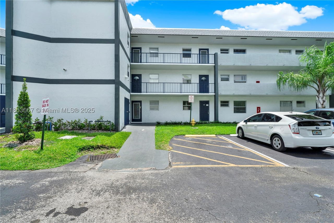 Real estate property located at 8320 Sands Point Blvd M107, Broward, Sands Point Condominium I, Tamarac, FL