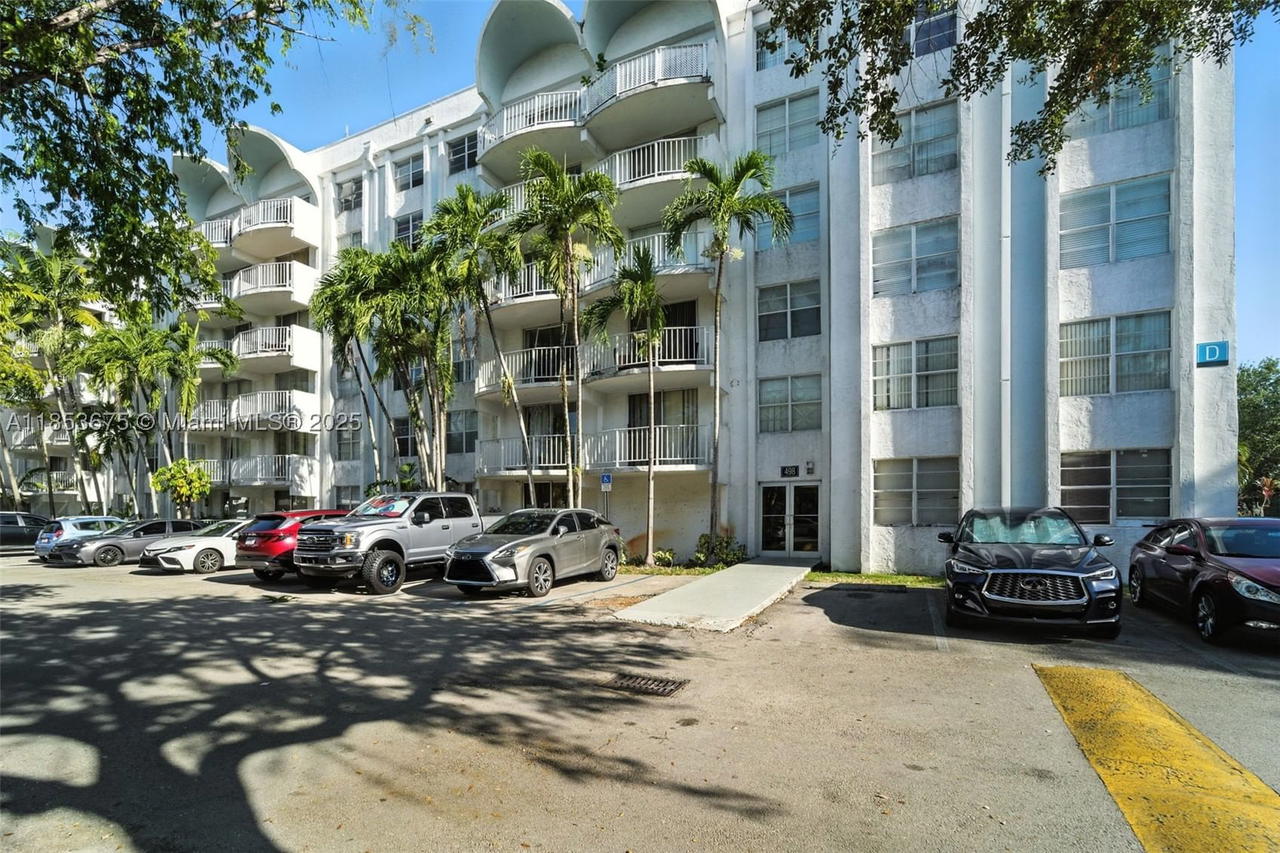 Real estate property located at 496 165th St Rd D-211, Miami-dade, Montecarlo Condo, Miami, FL