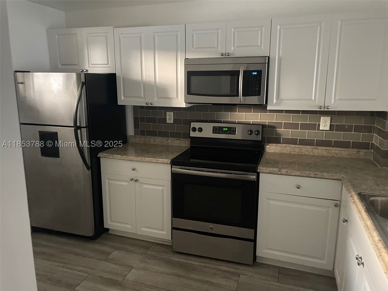 Real estate property located at 1075 Riverside Dr #203, Broward, Sherwood Square Condomini, Coral Springs, FL