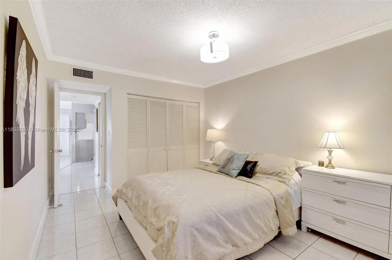 Real estate property located at 415 2nd St #124, Broward, Star Paradise Condo, Hallandale Beach, FL