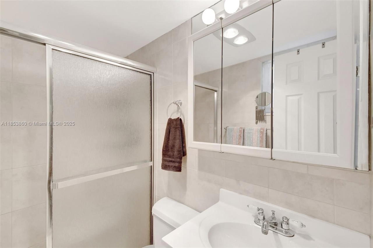 Real estate property located at 415 2nd St #124, Broward, Star Paradise Condo, Hallandale Beach, FL